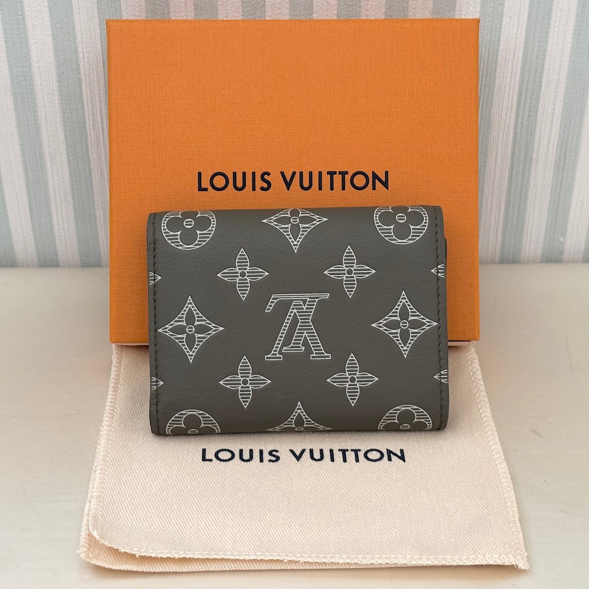 LOUIS VUITTON Victor Wallet M13216 Monogram Shadow Olive Green LOUIS VUITTON Victor Wallet M13216 Monogram Shadow Olive Green