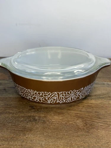 Pyrex Woodland 471-B Vintage With Lid. Nearly Mint!