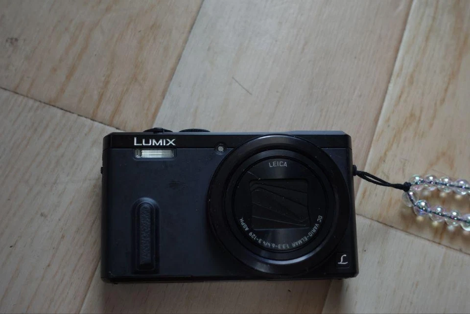Appareil photo numérique compact Panasonic LUMIX TZ60 noir avec chargeur de c... - Photo 2/4