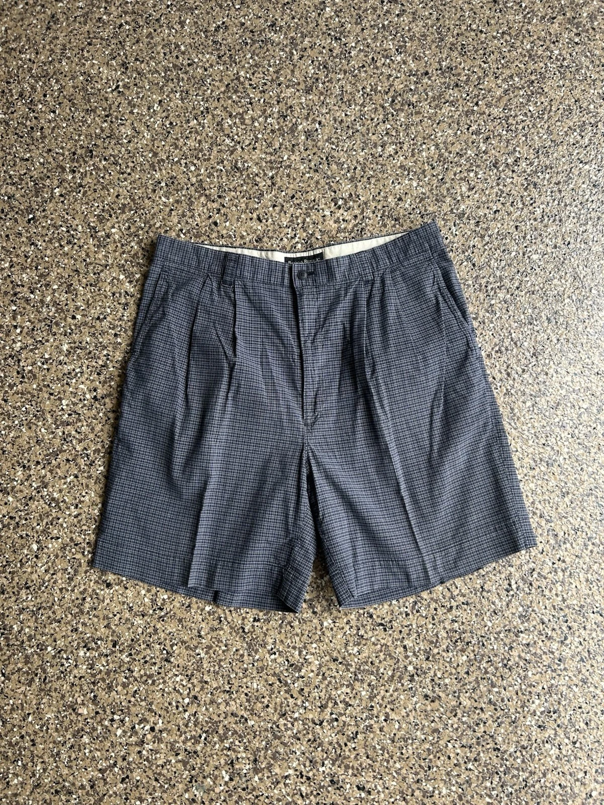 Classic men's pleated shorts in plaid. Lightweight, breathable fabric