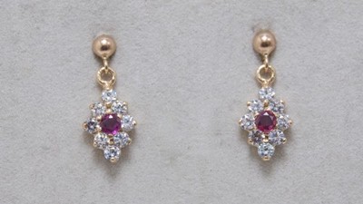 Gebrauchte Ohrstecker 9 Karat 9 Karat Gold Kaubizirkonia & Rubin 1,5 Gramm