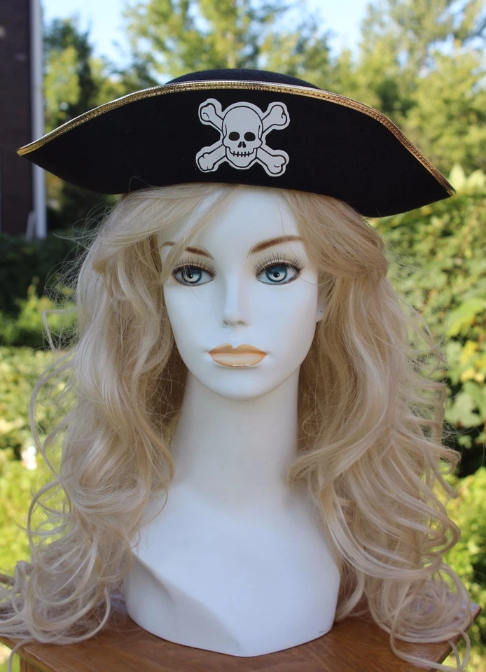 NUEVO SOMBRERO TRI-MAÍZ PIRATA NEGRO Y DORADO PERMALUX - CON CALAVERA Y HUESOS CRUZADOS - GRANDE Foto 2 de 4