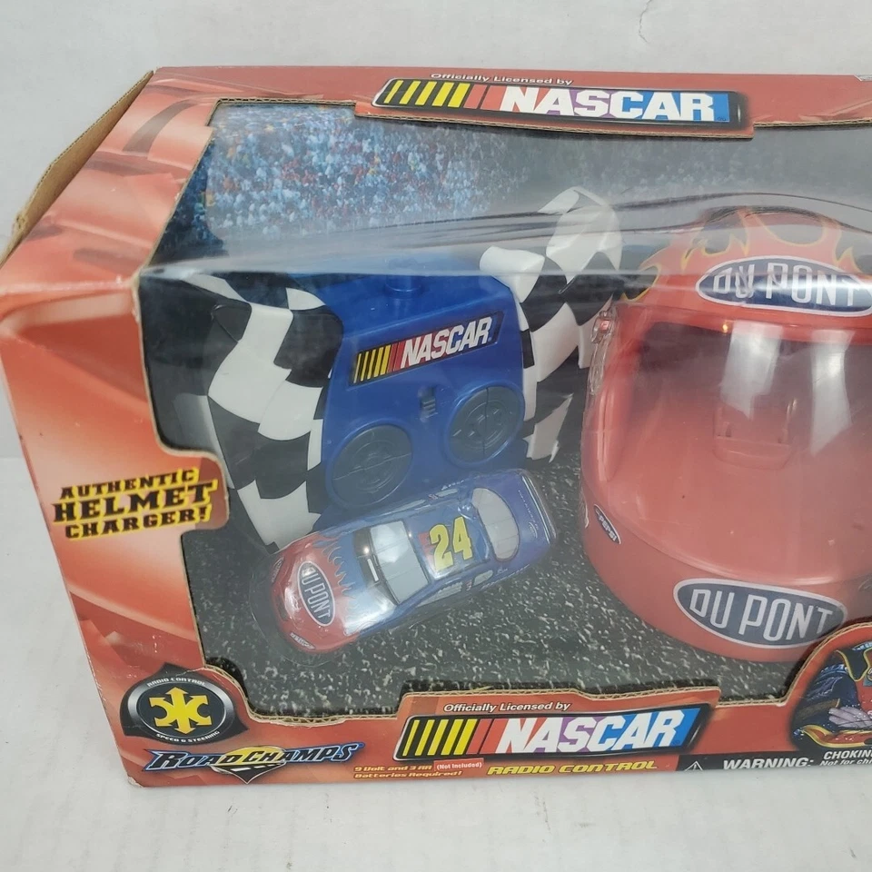 Jeff Gordon #24 DUPONT 2003 Road Champs Radio Control Car Helmet 1:64 NASCAR - Image 2 of 4