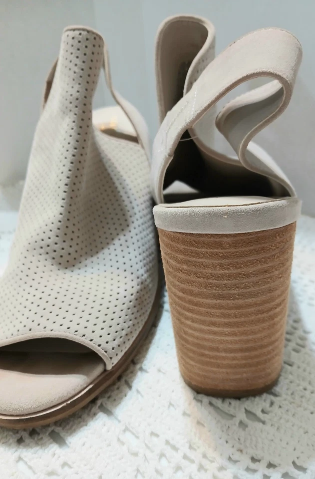 Zapatos Cole Haan Callista Punta Abierta Eslinga Piedra Perforada Gamuza Beige Talla 9.5B Foto 3 de 4