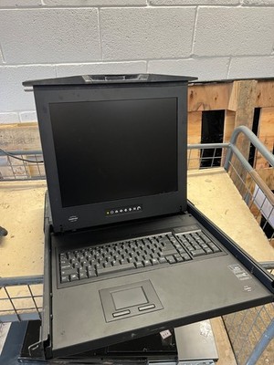 Austin Hughes RKP117e Rack Mount Monitor & Tastatur mit Schienen - getestet - DP615Z