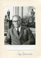 Tage Erlander (+) autograph, Prime Minister of Sweden 1946-1969, signed card