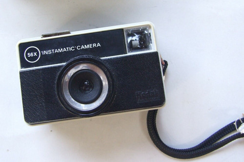 ViINTAGE KODAK 56X INSTAMATIC POCKET CAMERA WINDS BROWN CASE COLLECTABLES1960'