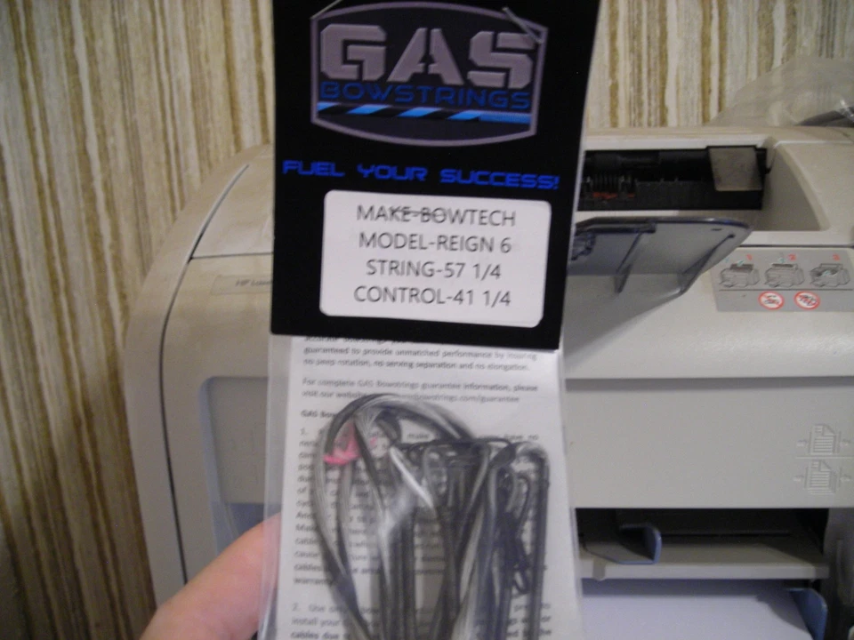 Gas Bowstrings Bowtech Reign 6 And Cable Set W/ Speed Nocks Black & Gray - Image 2 of 2