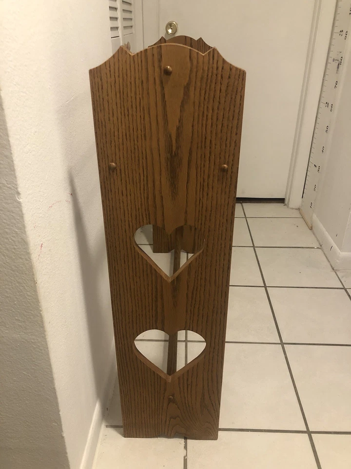 Estantería colcha vintage de madera para casa de campo/granja con recortes de corazón Foto 2 de 3