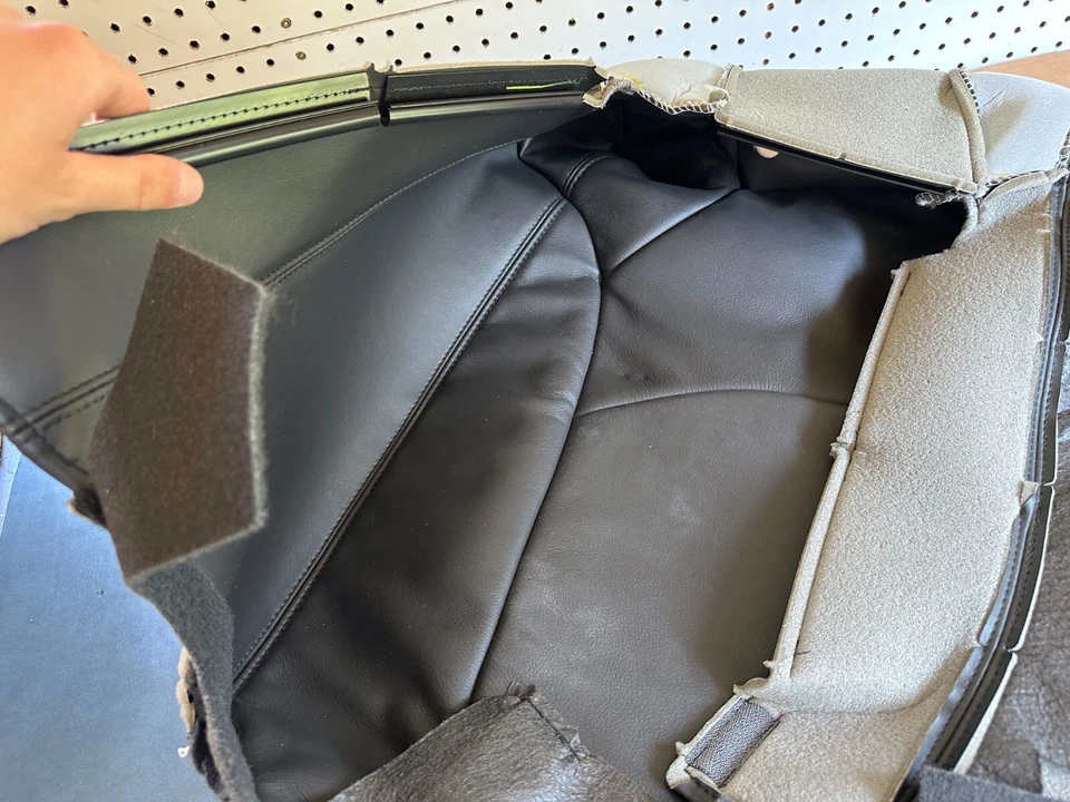 Capa almofada traseira assento motorista GM OEM NOS 25949704 2007-2008 Saturn Outlook - Imagem 2 de 4