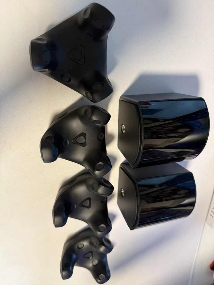 4x Vive 3.0 Tracker Trackers + 2x Vive Basisstationen 2.0 Gebraucht - Bild 3 von 3