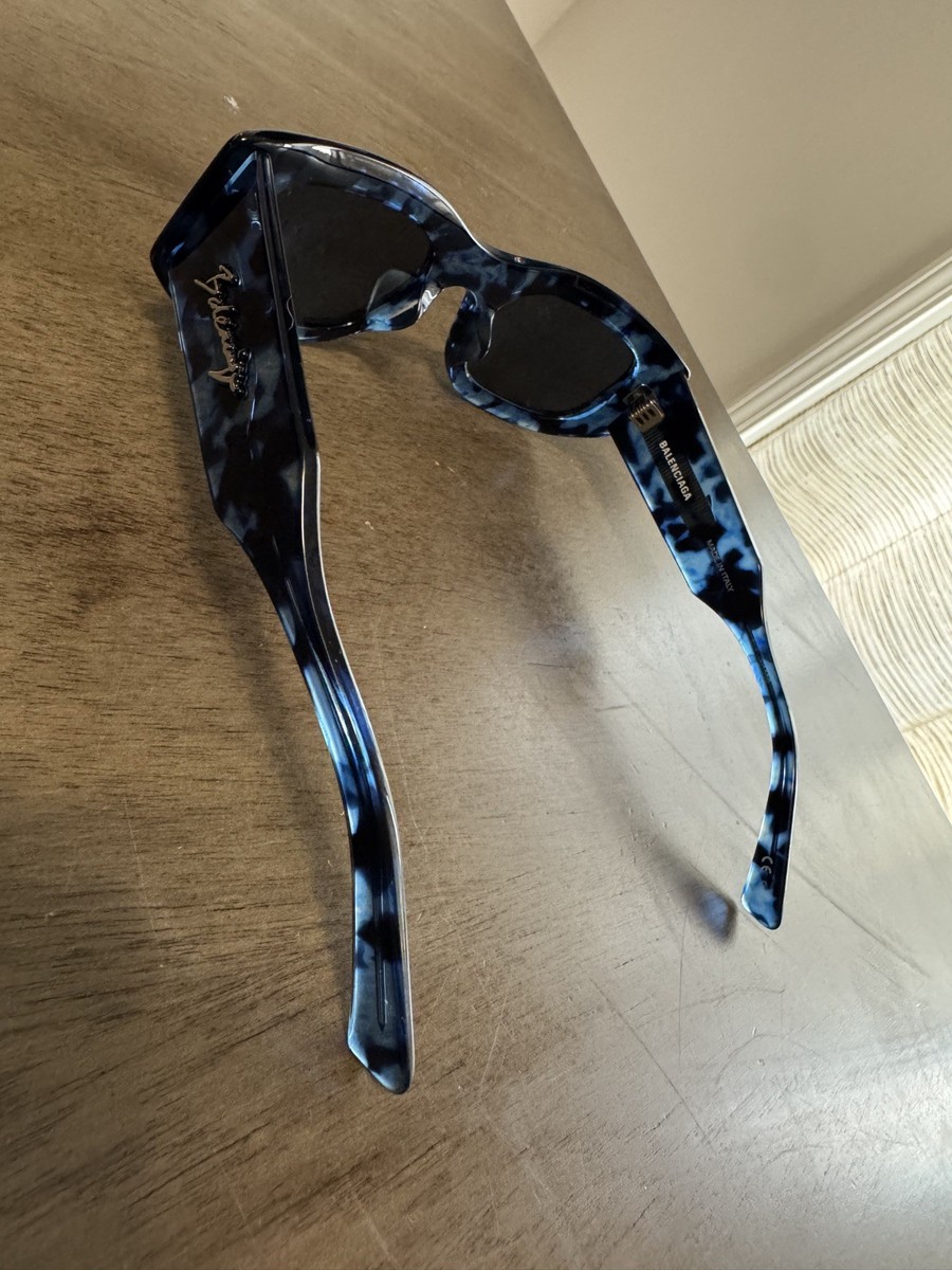 Balenciaga Blue Tortoiseshell Sunglasses Balenciaga Eyewear Tortoiseshell cat-eye Glasses | Blue  main image 2