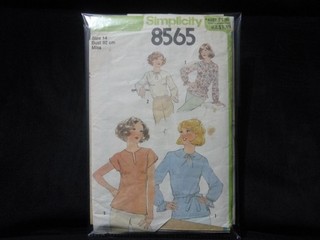 1970s VINTAGE SIMPLICITY PATTERN #8565 WOMENS TOPS VARIATIONS SIZE 14 BUST 92CM