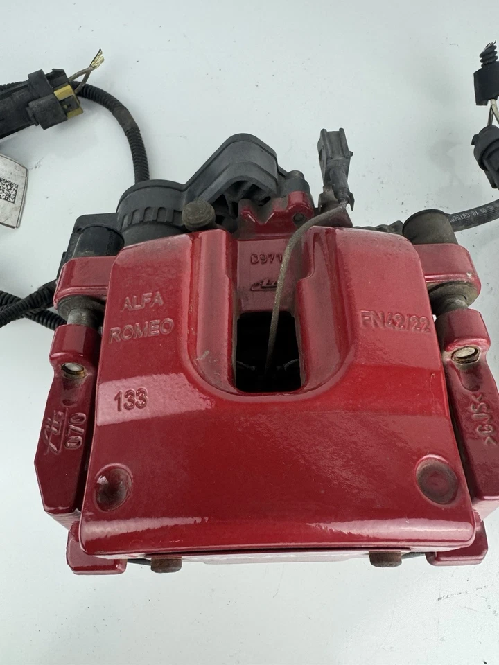 2017-2020 ALFA ROMEO GIULIA Pair Right & Left Side Rear Brake Caliper Red OEM - Image 4 of 4