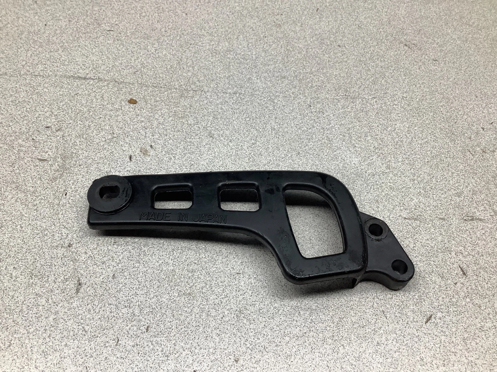 1980 80 YAMAHA IT175 IT 175 OEM FRONT SPROCKET GUARD COVER