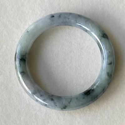Traditioneller runder Jadeit Armreif 52 mm Typ A durchscheinend Blumenmuster