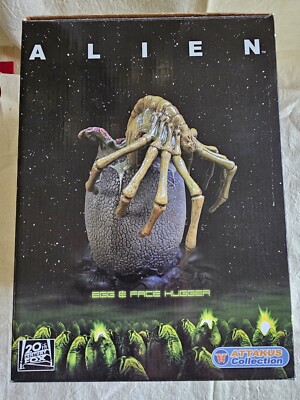 Attakus Alien Egg Face Hugger Cold Cast Porcelain Statue