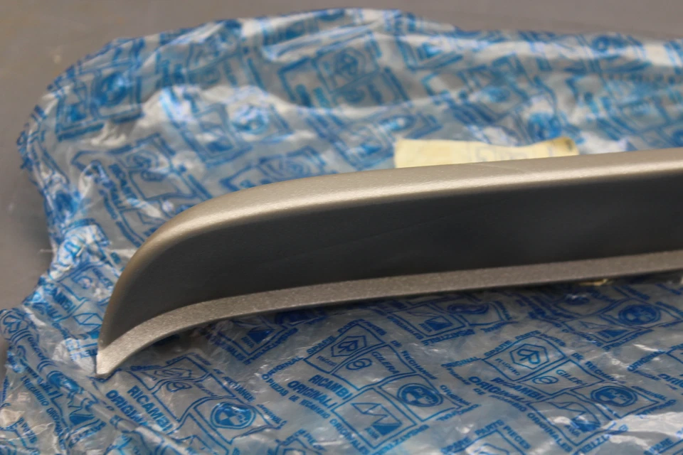 PROTETOR DEFLETOR PROTETOR GUIDÃO MÃO DIREITA PIAGGIO FABRICANTE DE EQUIPAMENTO ORIGINAL CM0073010043 #8 - Imagem 2 de 4