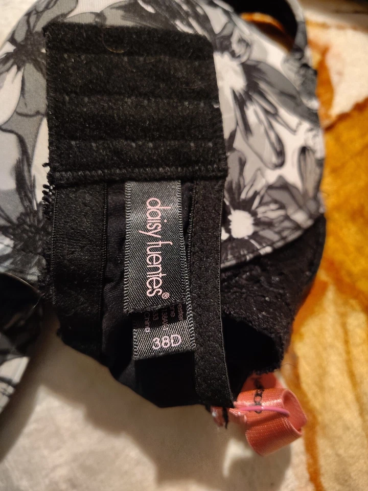 Sujetador push up DAISY FUENTES 38D SEXY ENCAJE CORREAS AJUSTABLES CON AROS ROSA Y NEGRO Foto 2 de 2