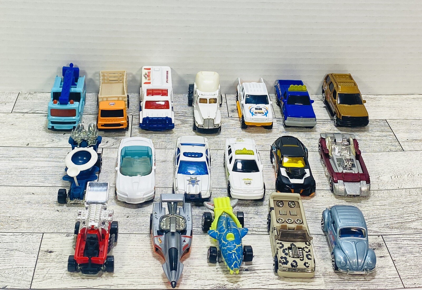 Hot Wheels/Matchbox + Others. Lot of 18 VINTAGE + MODERN Diecast trucks & Cars