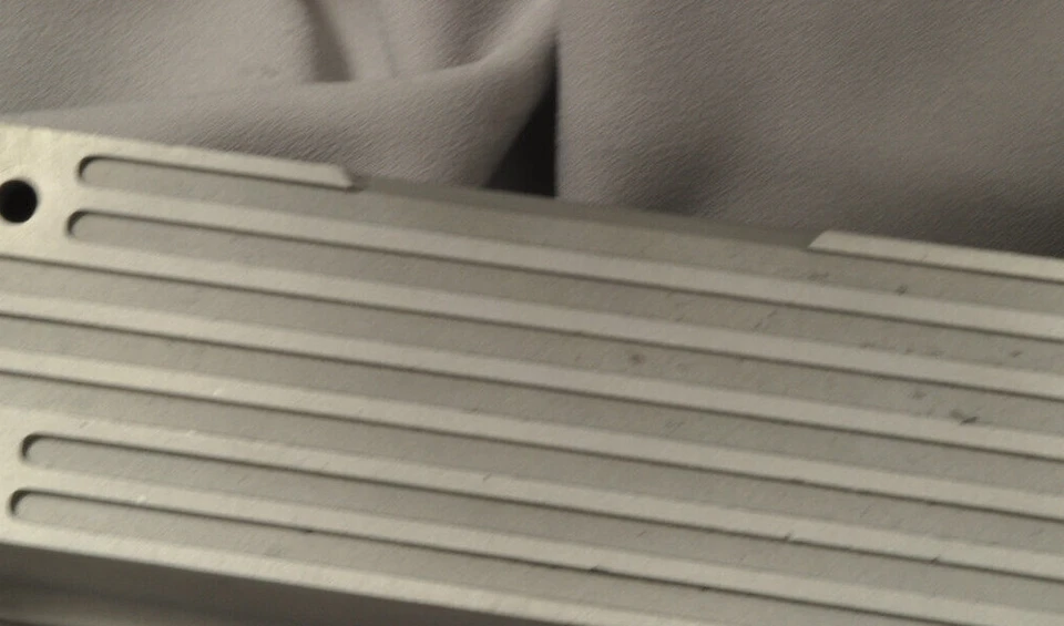 Jaguar XKE 1968 entrada (derecha) cubierta de leva con fundición "JAGUAR", no calcomanía Foto 3 de 4