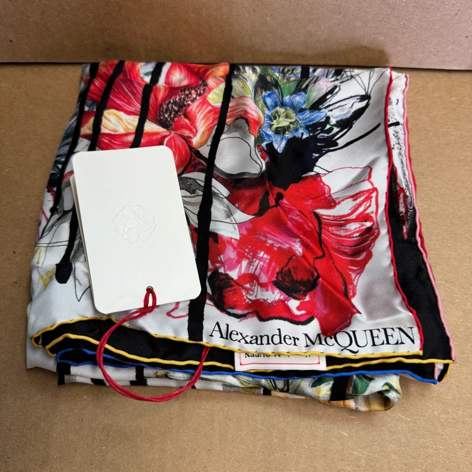Bufanda de seda Alexander McQueen Exploded Flora Foto 4 de 4