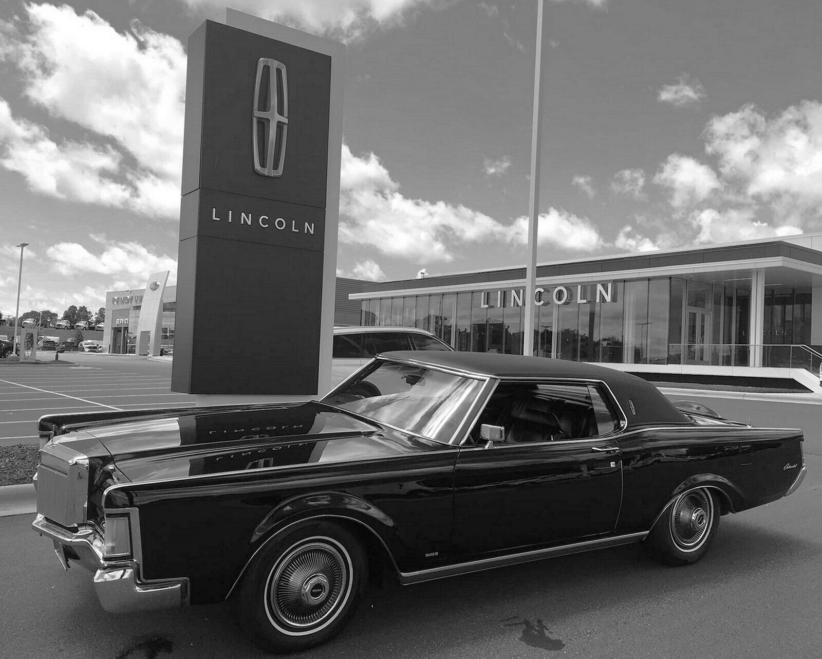 1970 MARK III at LINCOLN Dealership Classic Car Retro Picture Photo