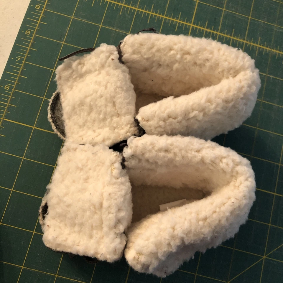 Botines de bebé Sherpa camuflados Mud Pie gris verde talla 0-6 Foto 3 de 4