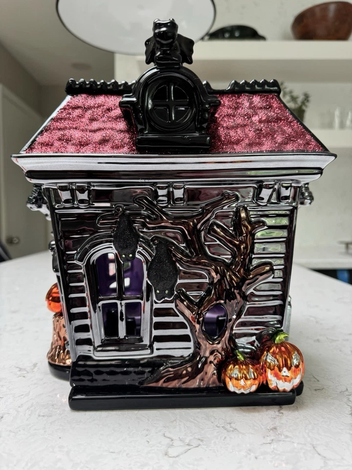 Nuevo en caja Candelabro de 3 mechas Bath & Body Works Halloween 2019 Haunted House Foto 3 de 4