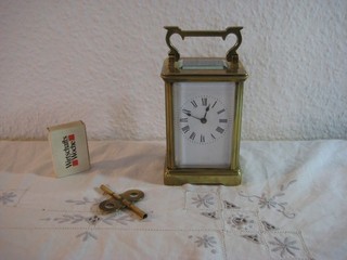 Antike Offiziers Reiseuhr Tischuhr mit 8 Tage Werk Schlüssel aus Sammlung