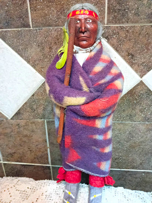 ANTIQUE VTG 11 1/2 INCH SKOOKUM ''NAVAJO FAMILY''-SQUAW with PAPOOSE LOVELY