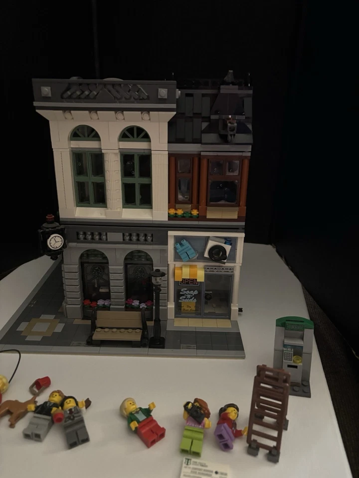 LEGO Creator Expert Modular Edificios Banco de Ladrillos 10251 En 2016 Usado Retirado Foto 2 de 4