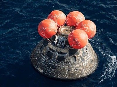 Orion capsule shortly after splashdown during the Artemis 1 mission,