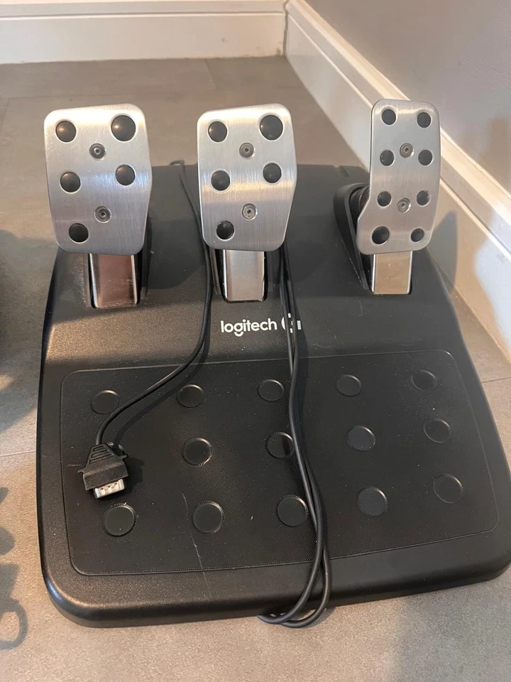 Logitech G920 Racing Wheel and Pedals for XBOX, PC - Working perfectly - Image 3 of 4