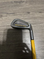 Momentus Golf Swing Trainer 40 oz Men's Weighted Iron Right Hand w Training Grip