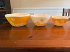 Vintage Charm by Pyrex 3 Bowl Nesting Set Flowers & Butterflies Design