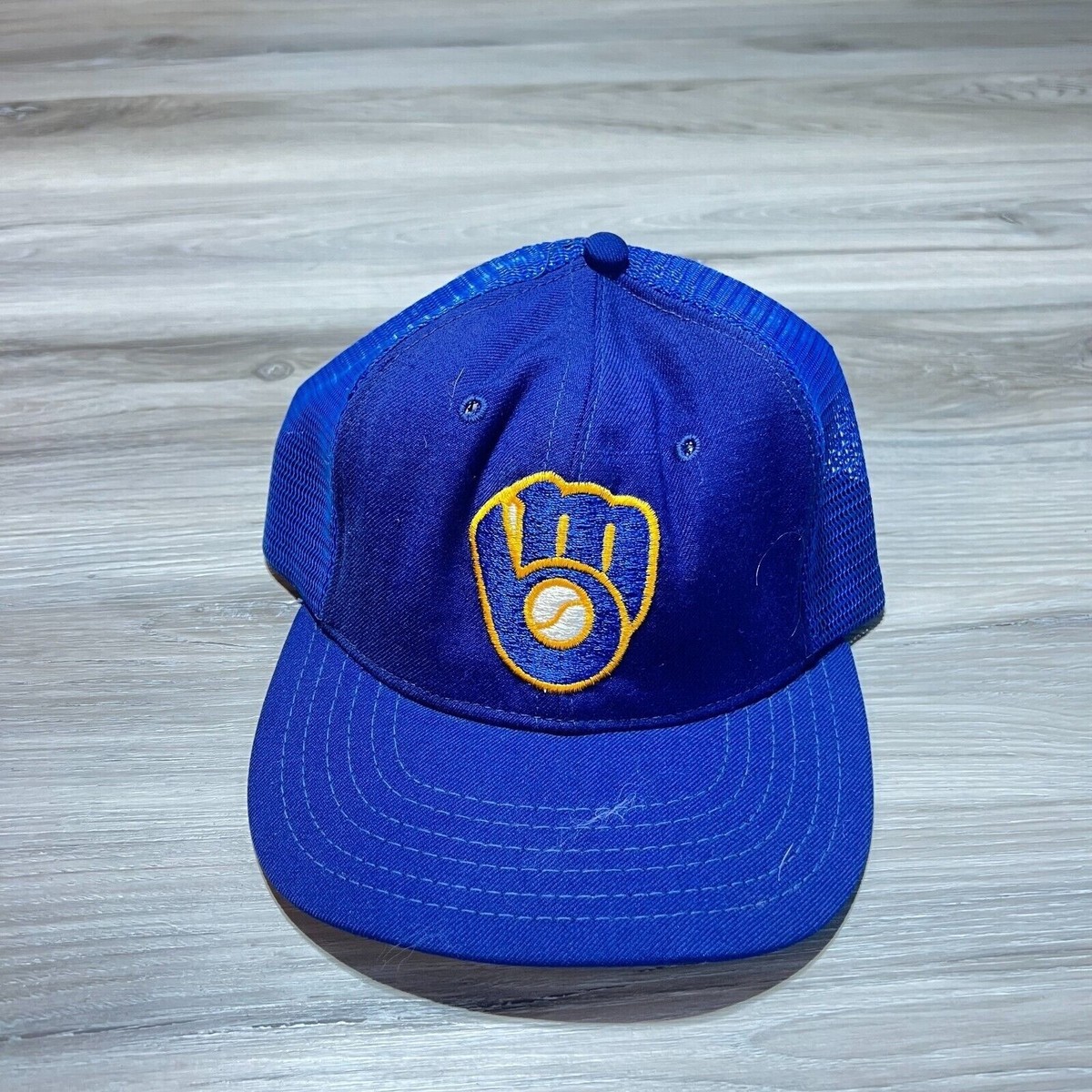 Vintage Milwaukee Brewers Snap Back Hat Cap Blue MLB  Vintage 90s Milwaukee Brewers MLB baseball snapback hat. main image 0