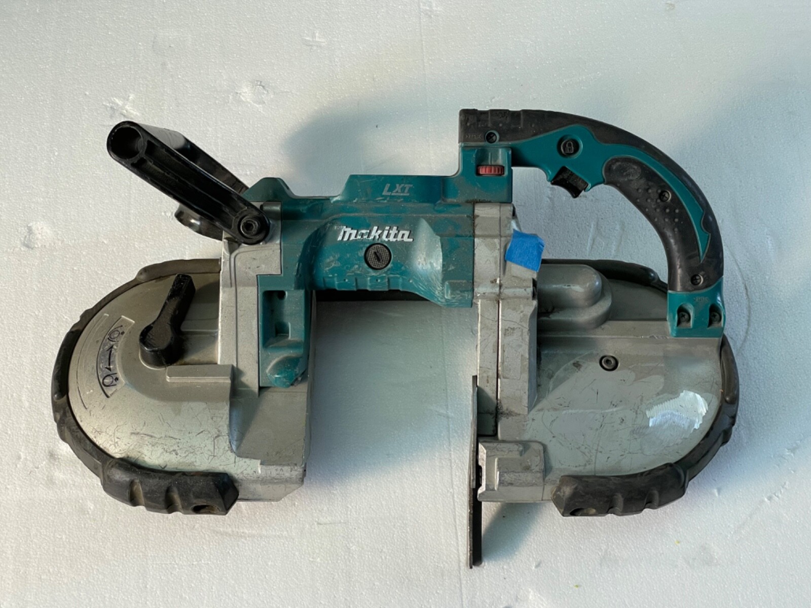 Image of Makita DPB183Z cordless bandsaw at Lowes website