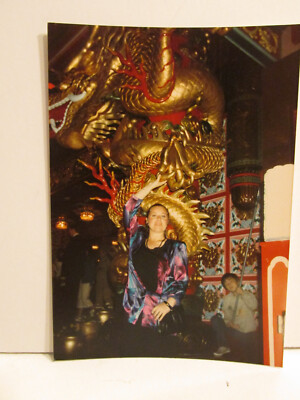 VINTAGE FOUND PHOTOGRAPH COLOR ART OLD PHOTO WHITE WOMAN CHINATOWN SHRINE LA PIC
