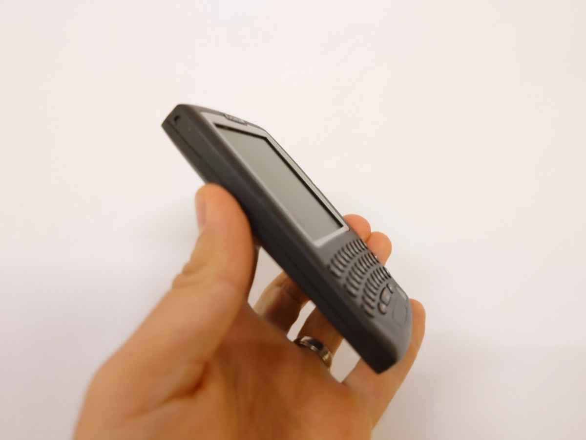 BOXED RIM Blackberry 5820 AKA R900 QWERTY Mobile phone