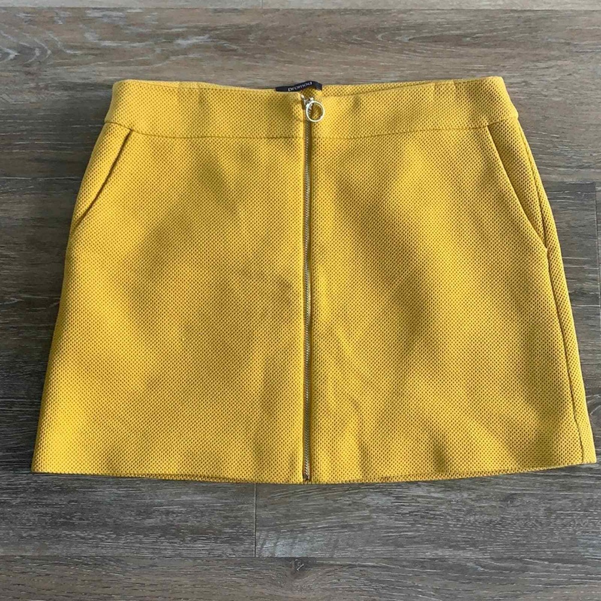 Cute zip front skirt sz by Promod