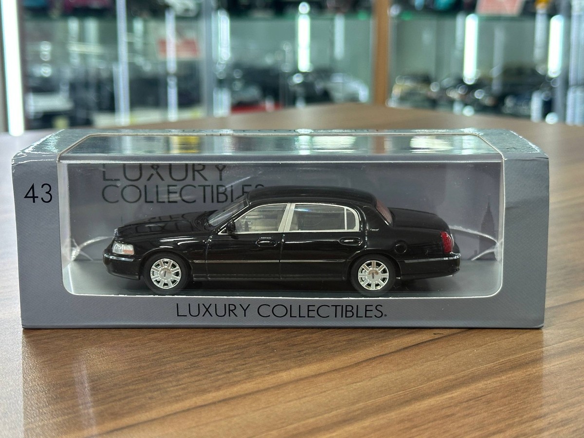 Lincoln Town Car 2011 Luxury Collectibles [1/43 Diecast – Black