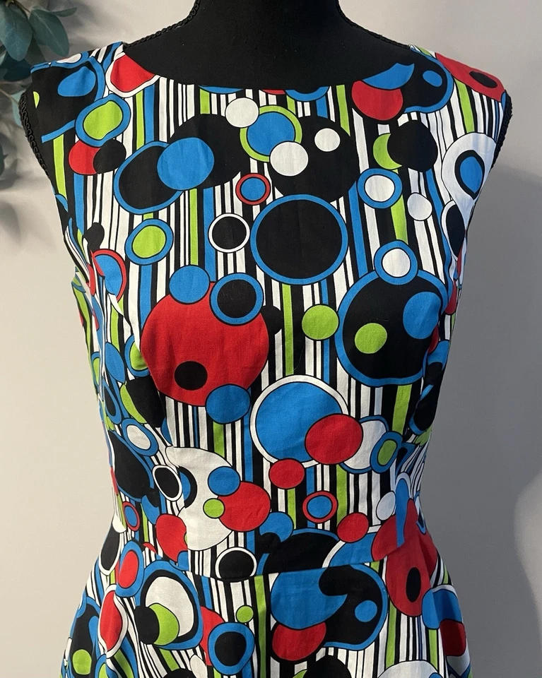 Hanpceirs 1950s-style sleeveless swing dress W/a vibrant mod-style abstract Sz M - Image 2 of 4