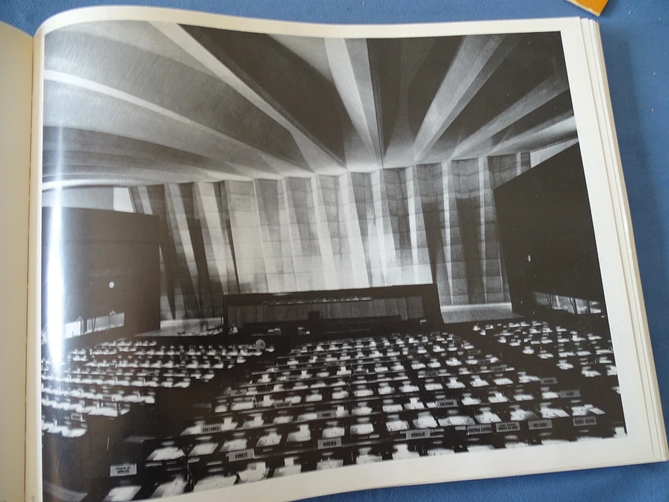 Architettura-Ingegneria-Pierluigi Nervi-Nuove strutture-Ed. Comunita' 1963 - Immagine 2 di 4