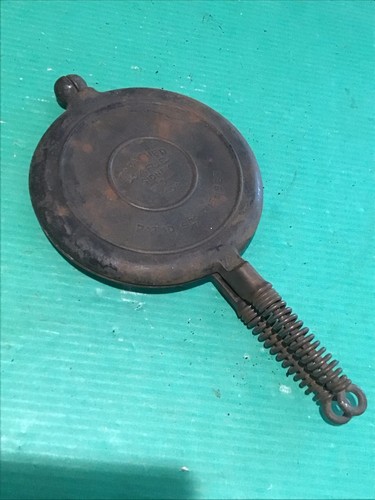 WAGNER WARE Sidney -0- #1408 Cast Iron Waffle Maker Only 2-pc PAT’D 19