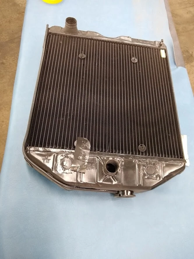 Radiador original de 4 filas para Ford Deluxe/Mercury Series 29a 1942-48 cabeza plana Foto 2 de 3