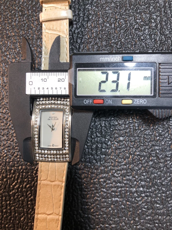 Reloj Damas Vintage Tono Plateado Bisel Gemado Montres de FLEUR Batería Nueva Foto 3 de 4