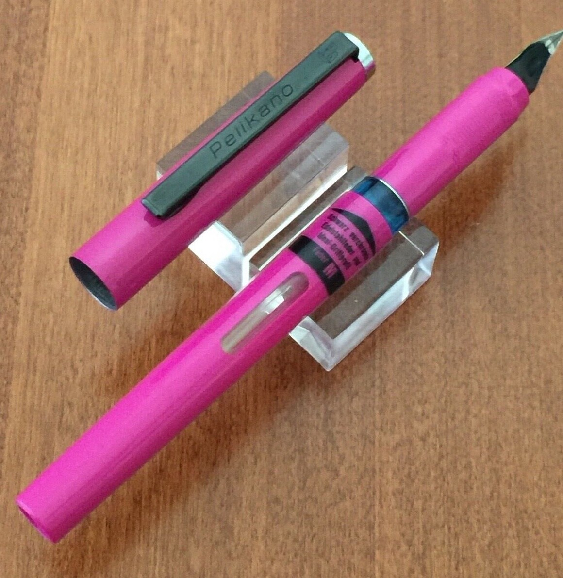 VINTAGE PELIKAN FUCHSIA PINK PELIKANO FOUNTAIN PEN S/S F NIB WEST