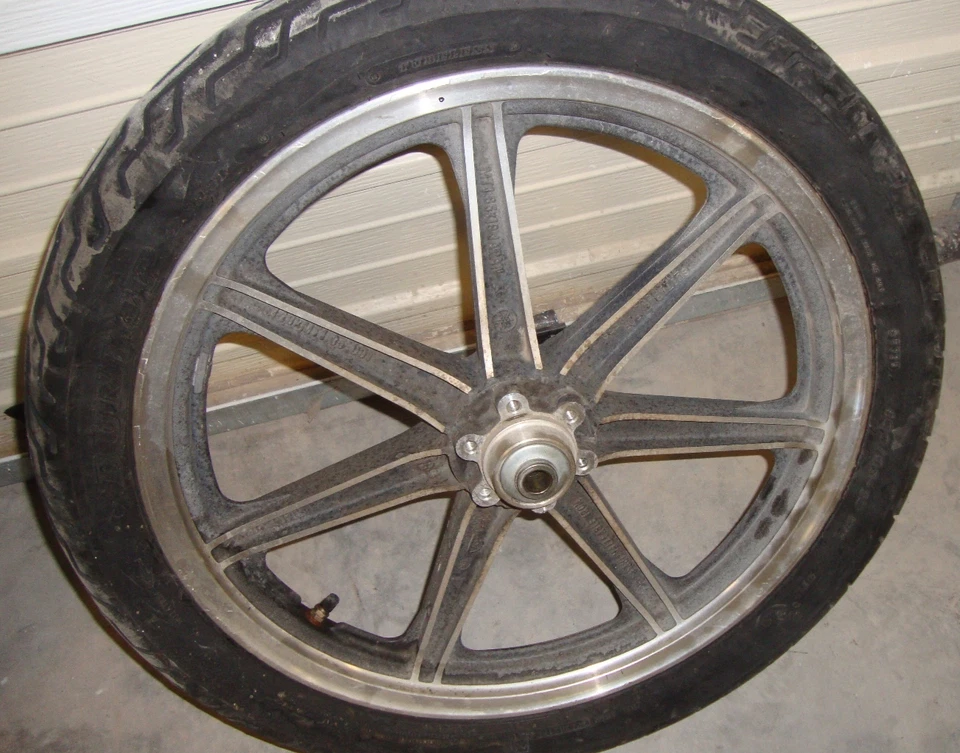 1981 Yamaha XS1100 XS 1100 XS11 pneu aro roda dianteira 100/90-19 19" 100-90 - Imagem 3 de 4