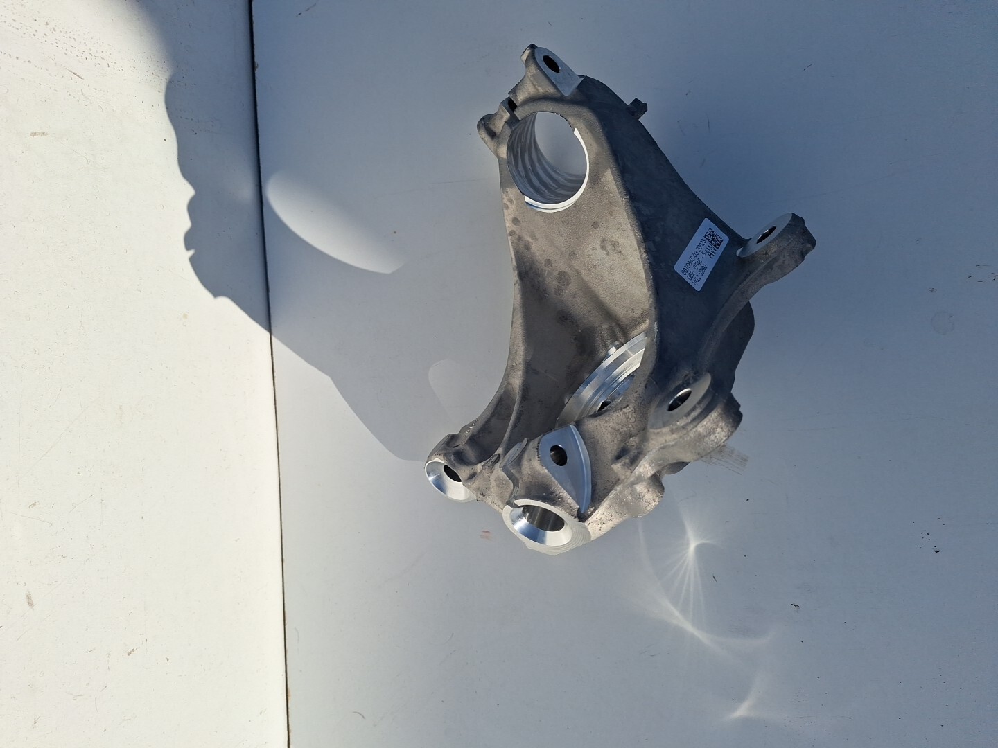 NEW GENUINE 1 F40 FRONT LEFT WHEEL BEARING KNUCKLE 31216876645  